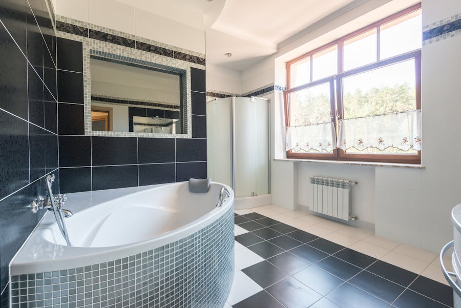 Wannenbad mit Mosaik · Kaarst